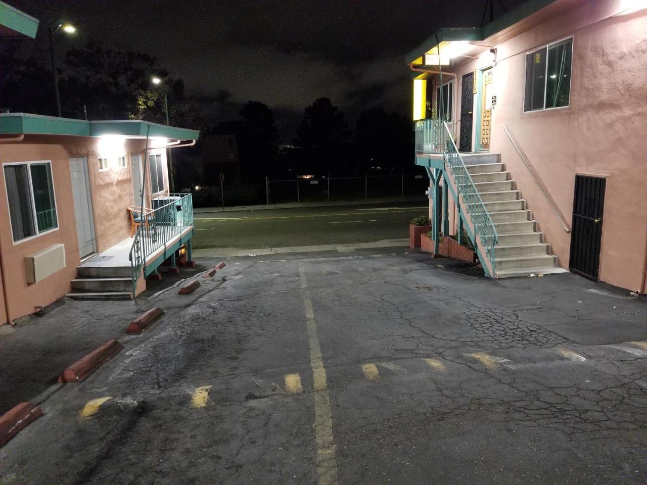 Travis Lodge Motel 16 Оакланд Экстерьер фото