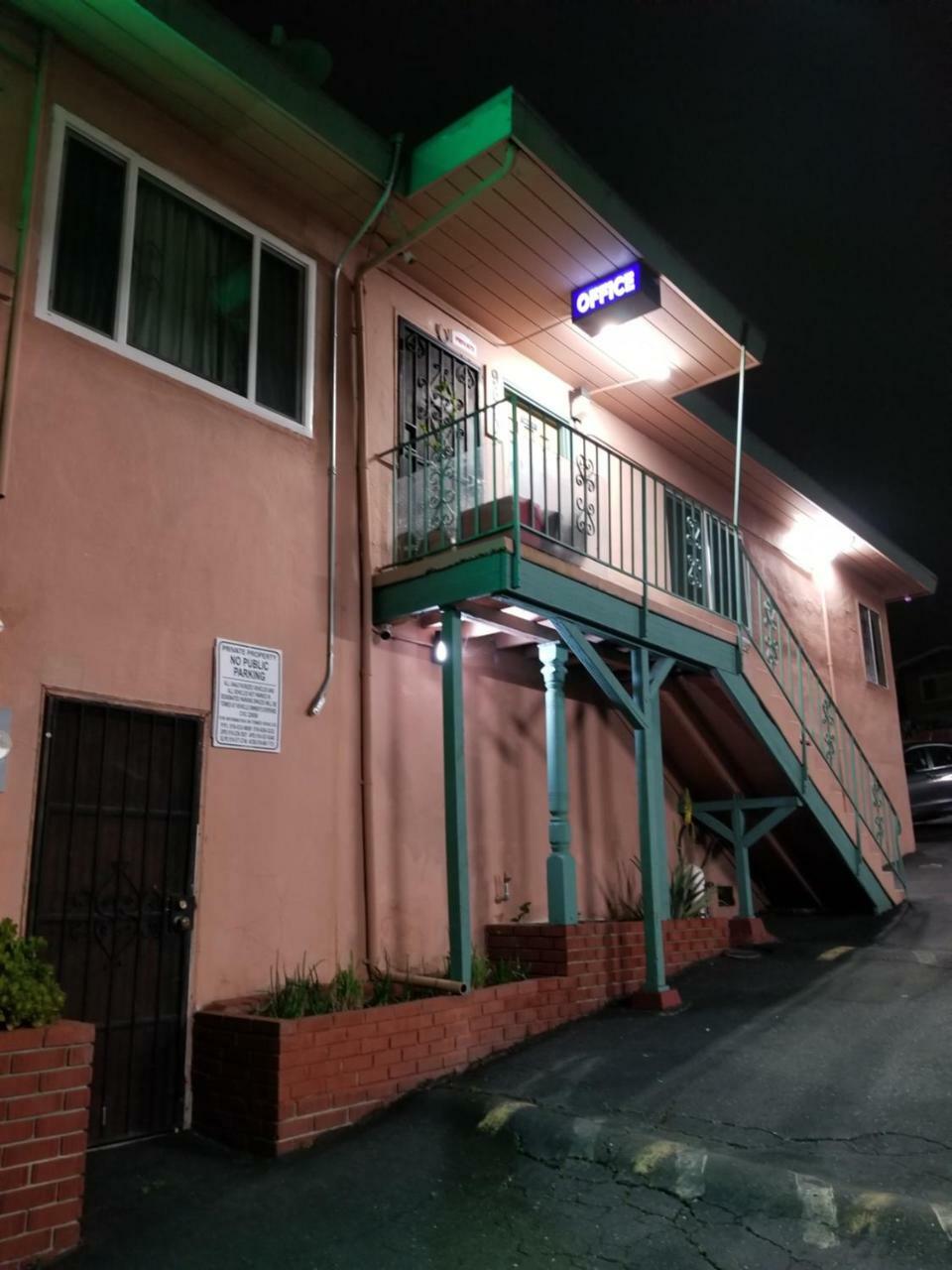 Travis Lodge Motel 16 Оакланд Экстерьер фото